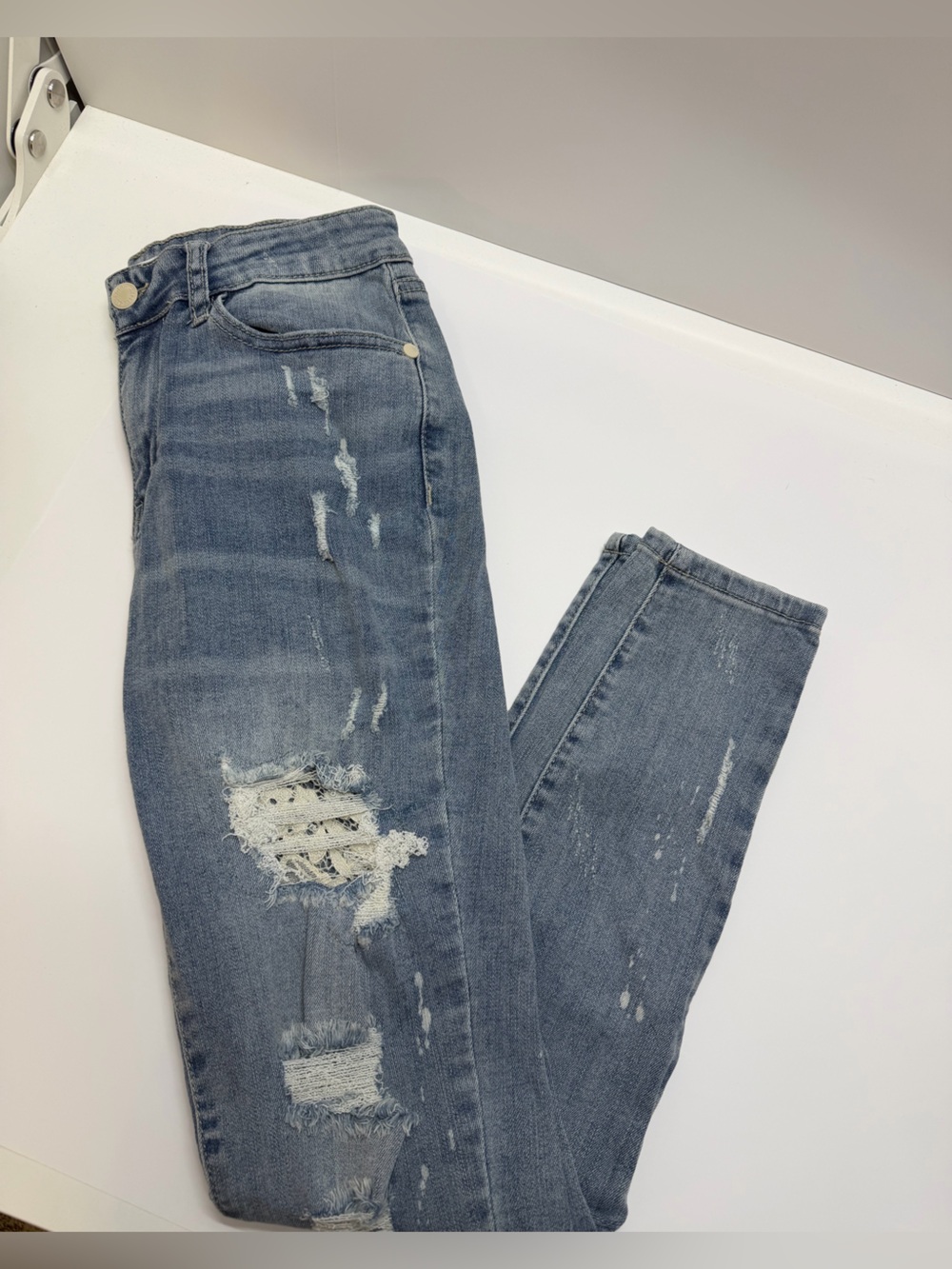 Judy Blue Men's Straight Distressed Medium Blue Jeans